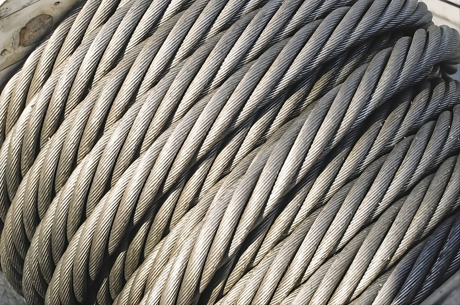 Comparação entre cabo de aço galvanizado e inox